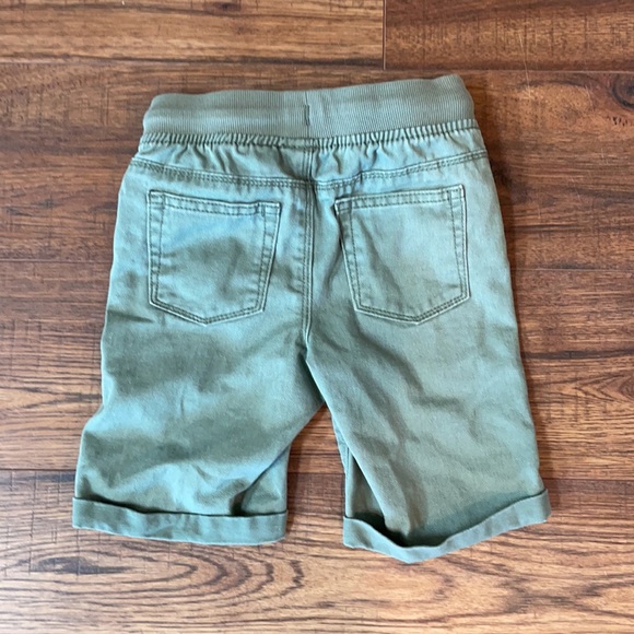 Boys olive shorts - Picture 2 of 2